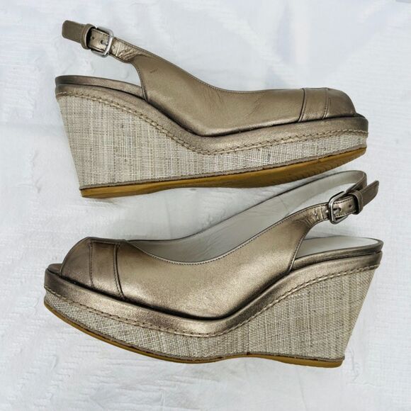 Stuart Weitzman Gold Peep Toe Slingback Wedges, Size 7, Luxury Coastal Grandma - Picture 4 of 10